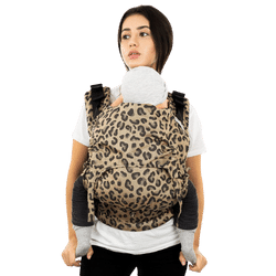 bebé de 4 meses con la mochila Fidella Fusion Toddler